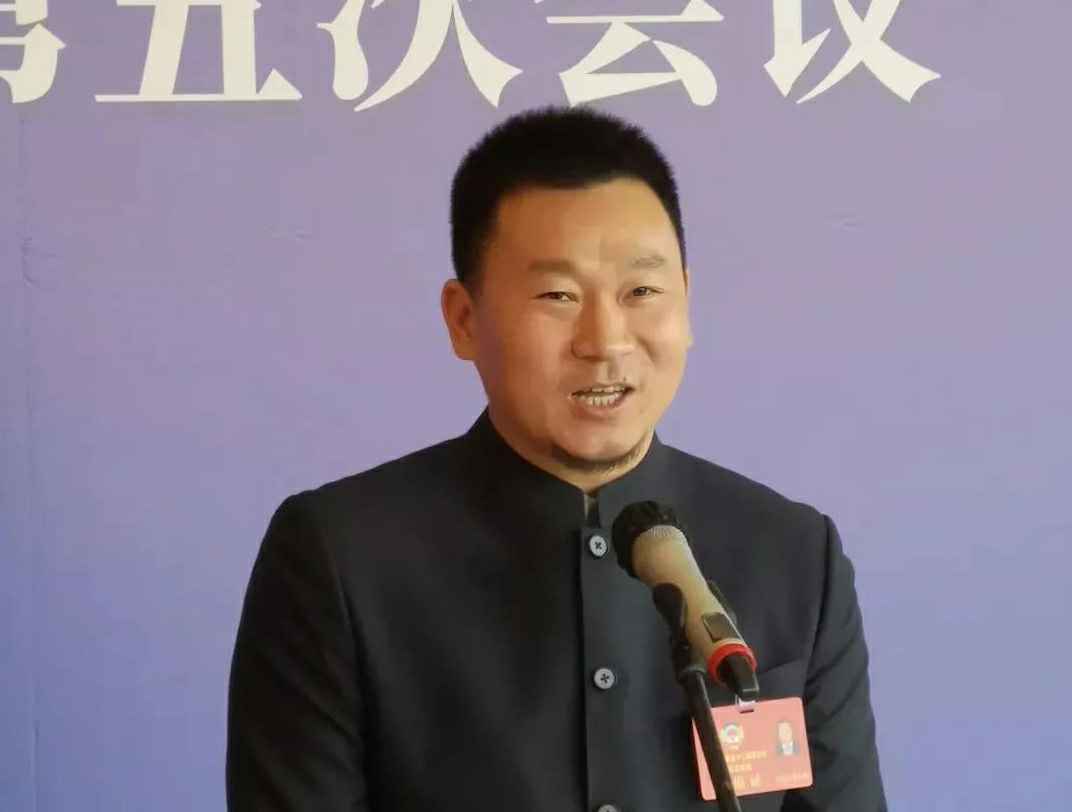 为进一步展示市政协团结、民主、开放、自信的形象，向市民和网友展示政协委员的履职风采，中山市政协十二届五次会议在2月4日上午开幕前开设“委员通道”，市政协委员、乐鱼网页版·网站入口-乐鱼(中国)公司总经理陈朝阳走进“委员通道”，回应社会关切的问题。他就如何做好城市应急管理规划的问题进行发言，并回答记者提问。.jpg